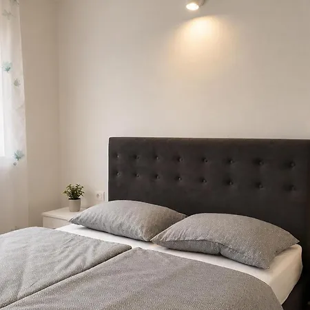 Vakantiehuis 3 Bedroom Gorgeous In Poreč
