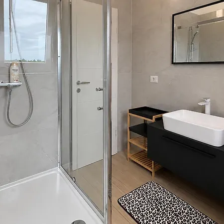 Vakantiehuis 3 Bedroom Gorgeous In Poreč