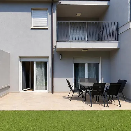 3 Bedroom Gorgeous In Vakantiehuis Poreč