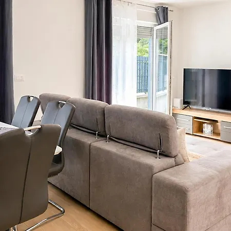 Vakantiehuis 3 Bedroom Gorgeous In Poreč